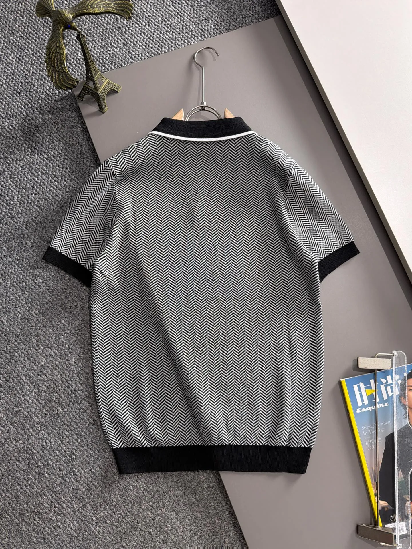 LP high quality Loro Piana 26ss New Arrival men's short-sleeved T-shirt. Made of combed cotton yarn knitted cotton fabric, no pressure when entering and exiting the counter. Exclusive control of raw materials. It feels substantial when weighed, and the upper body is more textured than ordinary T-shirts. This texture can handle the weather easily and is suitable for both hot and cold! Loose fit design, looks noble. The only correct version is available Size: M to 3XL